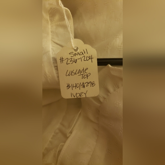 CASCADE TOP NWT PRETTY AND FEMININE SIZE S - Picture 3 of 4